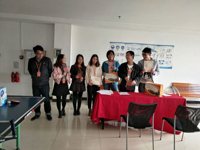 牧童水上樂園設(shè)備“用撲克牌玩加減乘除24”活動，比比誰更快！ 