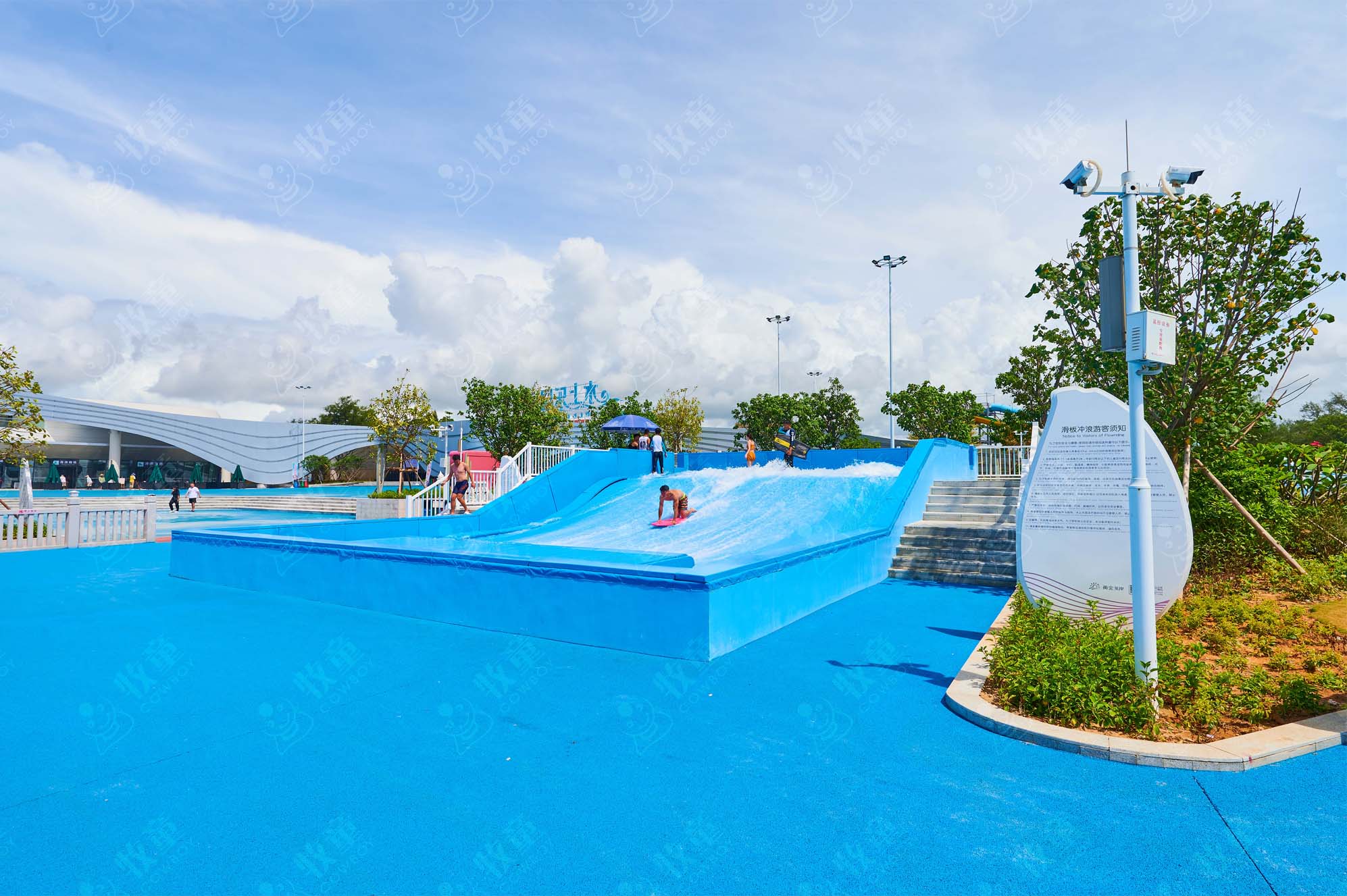 選擇水上樂園設(shè)備需要注意什么？