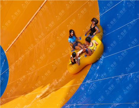 夏季可以到主題風格水上游樂園玩